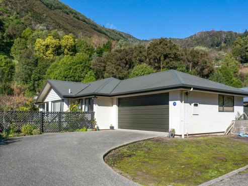15 Sugar Loaf Place, The Brook