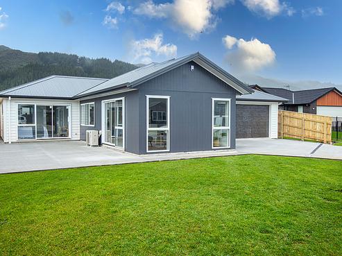 17 Te Ara o Toroa, Wainuiomata