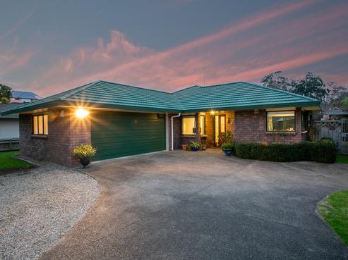 5 Fairburn Place, Leamington