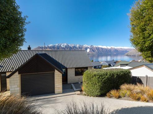 29 Greenstone Place, Fernhill/Sunshine Bay