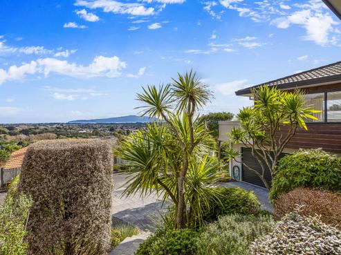 77 Kakariki Grove, Waikanae
