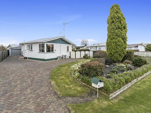 17 Deanwell Avenue, Deanwell