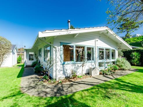 52 Tennis Court Road, Raumati South