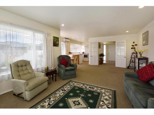 77 Kingsford Drive, Stoke