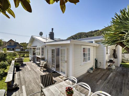 17 Karamu Street, Eastbourne