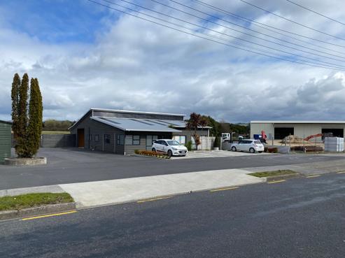 16 Clayton Road, Mangakakahi