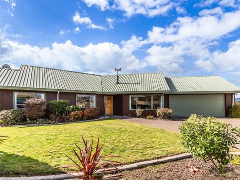 9 Amoroa Place, Acacia Bay