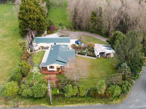 1221 Halcombe Road, Halcombe