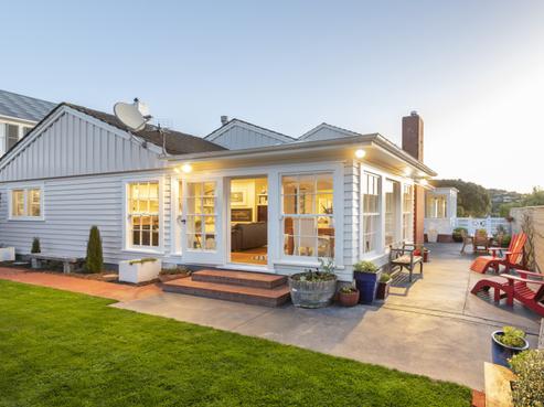 8 Pine Terrace, Karori
