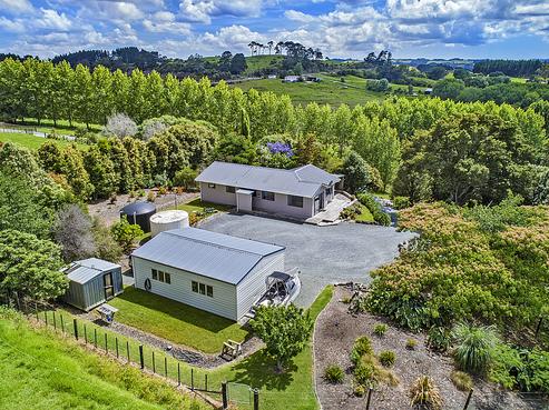 27 Petley Road, Paparoa