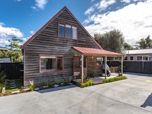 105B Ocean Road, Whangamata