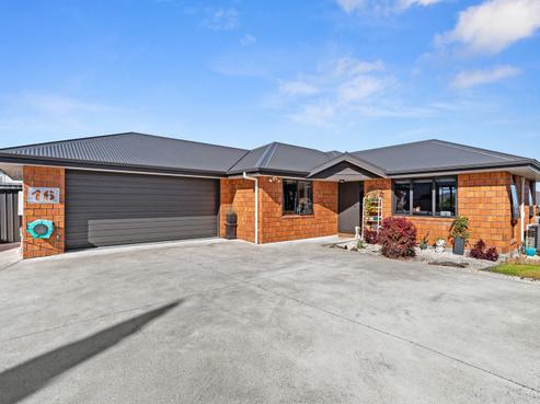16 Evergreen Rise, Grandview Heights
