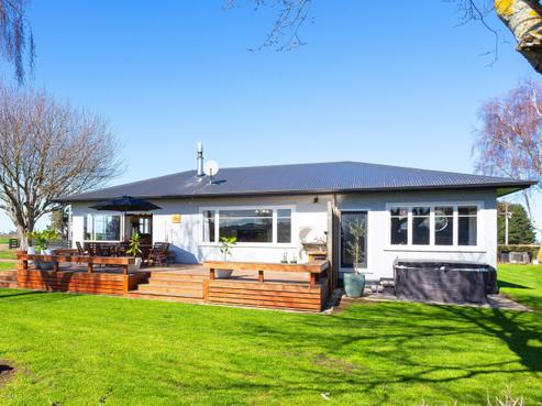 435 Western Line, Brunswick