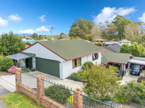 64 Dixon Road, Glenview
