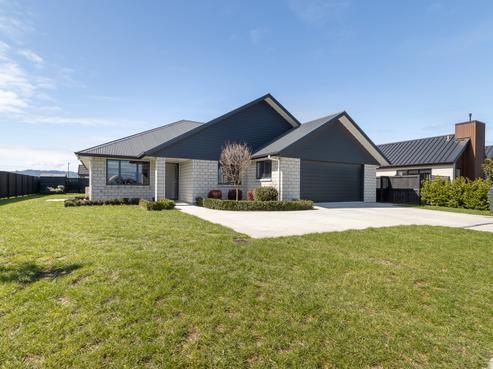 8 Mary Ann Drive, Cambridge