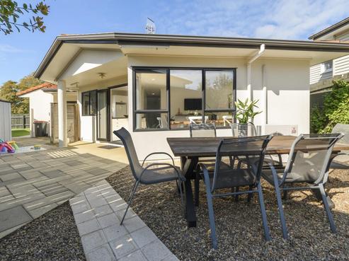 7 Millers Road, Brookfield