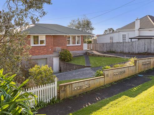 32 Porter Crescent, Helensville