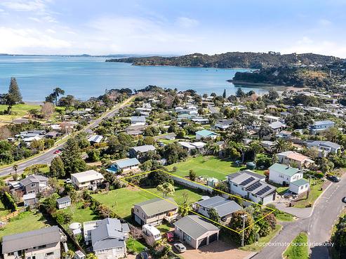 12 Nelson Avenue, Surfdale
