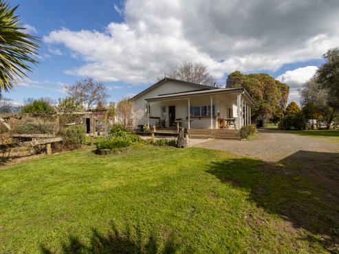 34 State Highway 27, Tirau