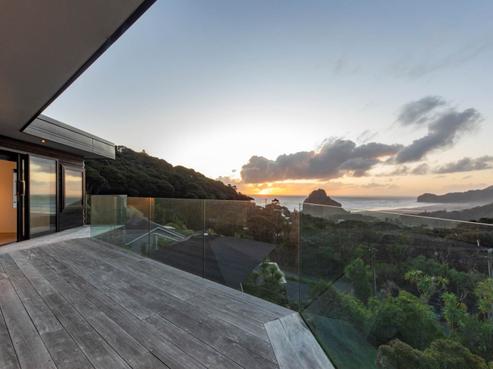 26 Rayner Road, Piha