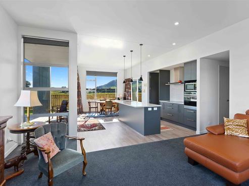 5 Tapuhikura Street, Waikanae