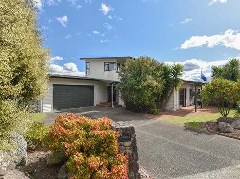 8 Stonebridge Park Drive, Holdens Bay
