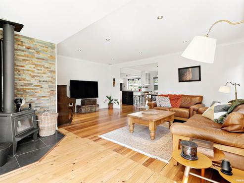 311 Glenbrook Beach Road, Glenbrook