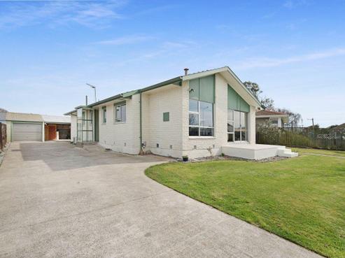 18 Dufek Crescent, Hornby