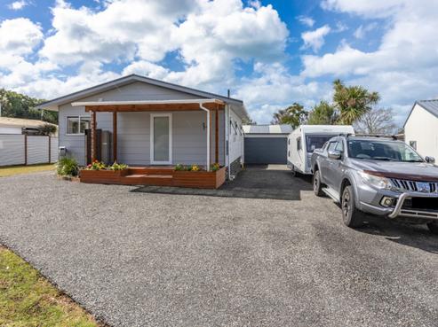 100 Park Avenue, Whangamata