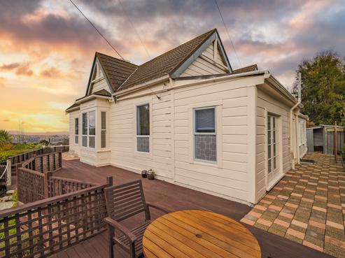 36 Garfield Avenue, Roslyn