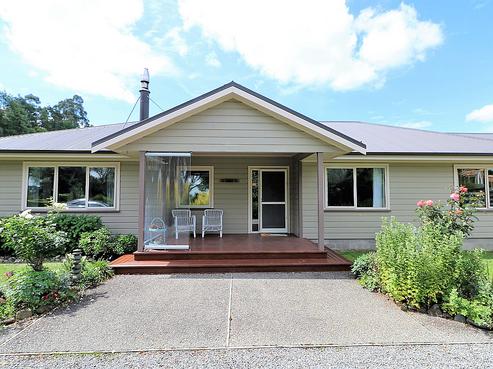 81 Lincoln Road, Carterton