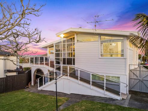 5 Taha Road, Te Atatu South