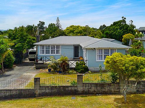 15 Renata Crescent, Te Atatu Peninsula
