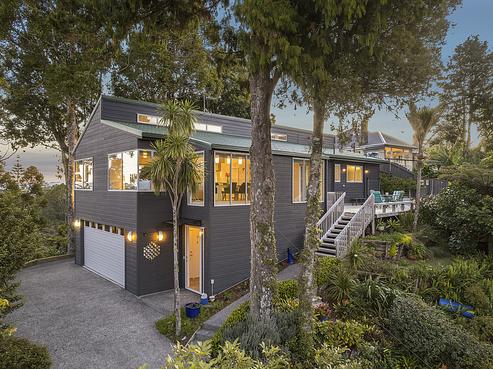 9 Tinopai Road, Titirangi