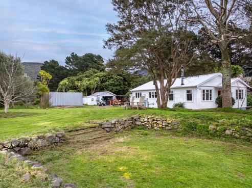 812 Western Lake Road, Featherston