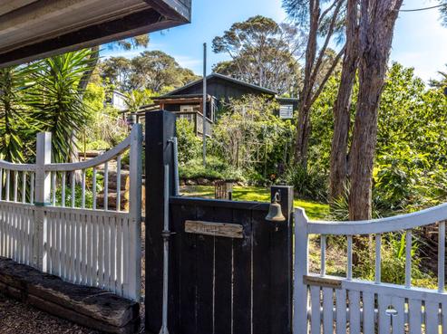 16 Sea View Road, Ostend