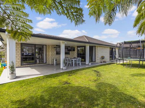 13 Barrington Drive, Huntington