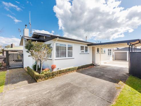 8 Catlins Crescent, Milson