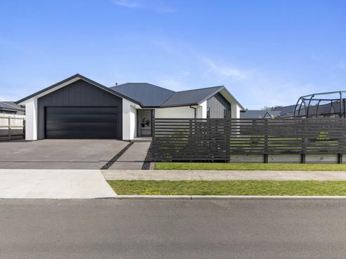 19 Honeyfield Drive, Whalers Gate