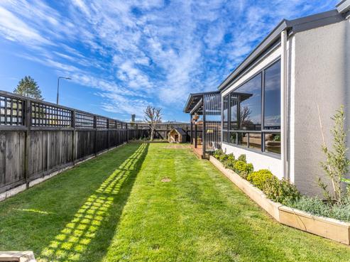 14 Calder Place, Winton