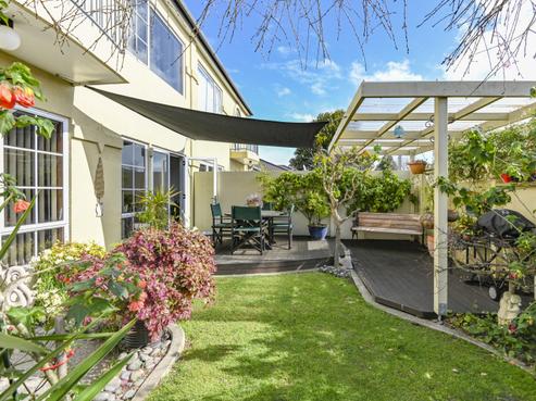 2/102 Southampton Street West, Hastings