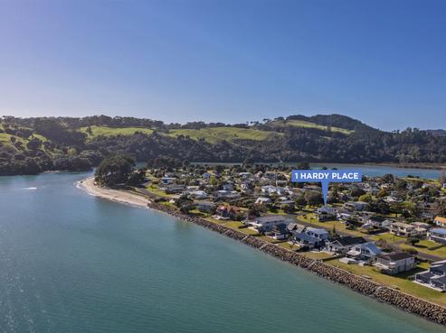 1 Hardy Place, Cooks Beach