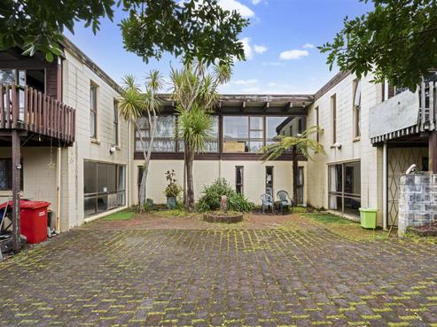 10 Dawn Place, Te Atatu South