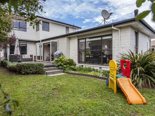 77 Bayswater Crescent, Bromley