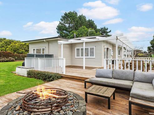 151 Gordon Road, Pollok