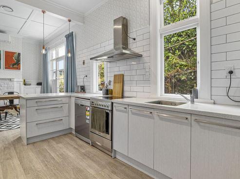 331 Ravensbourne Road, Maia