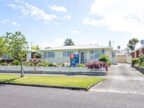 9 Henare Street, West End