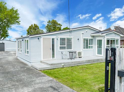 25 Tiroroa Avenue, Te Atatu South