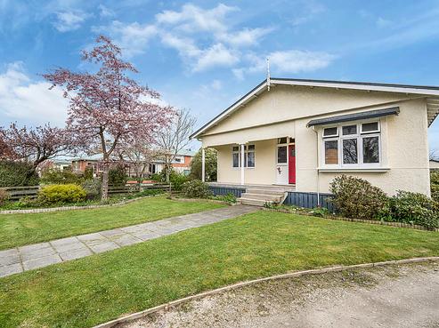 241 Main Street, Mataura