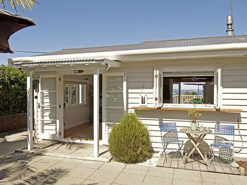 9 Sea View Road, Leigh